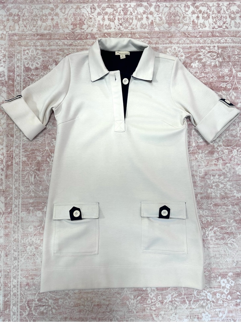 Contrast 🤍 White & Navy Collared Dress - Picture 5 of 9